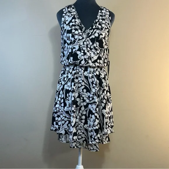 white house black market mini dress White House Black Market Black Mini Sweater Dress Size L – alineconsignment main image 1